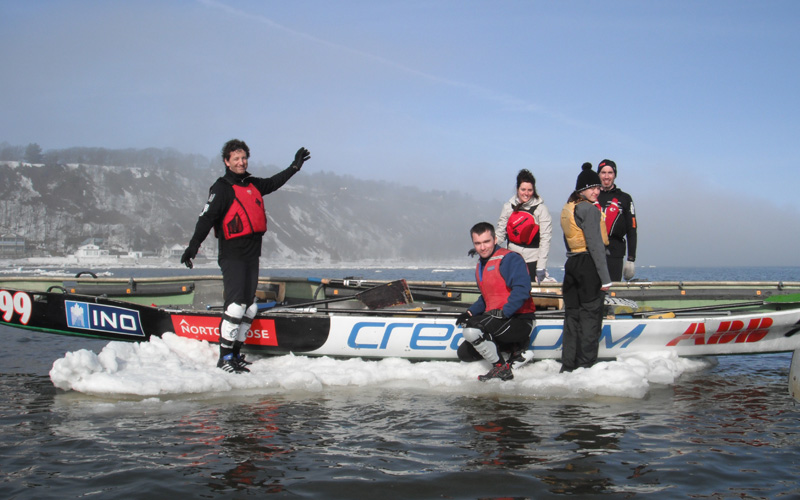 Creaform's ice canoeing team