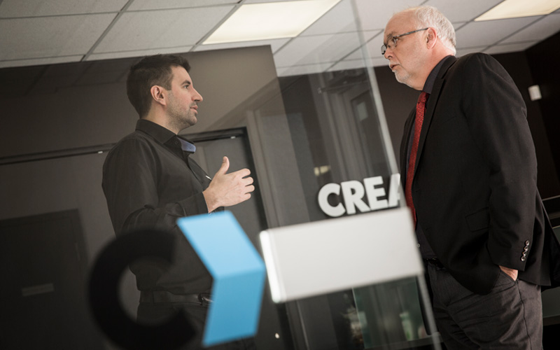 Two Creaform's employees talking together